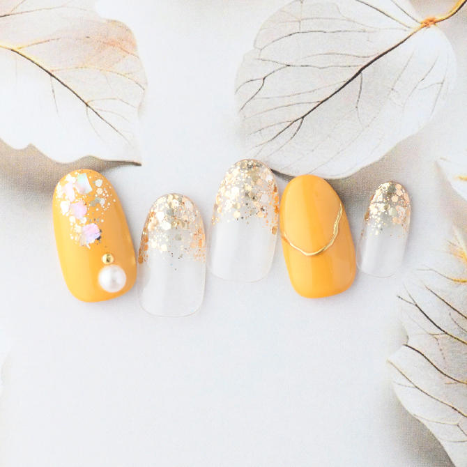 <center>秋らしさを意識したイエローに程よく光をプラスして<br>(K09-S13)</center>