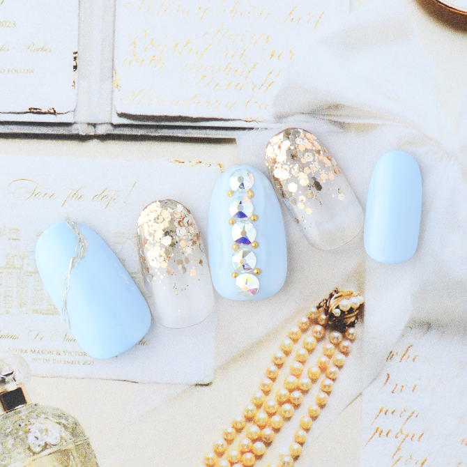 <center>大き目のストーンをたっぷりつけて指先を長くキラキラに<br>(K11-CP1-S15)</center>