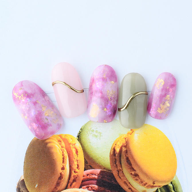 <center>溶け合うタイダイに、光を描くミラーラインのアクセント<br>(L02-CP1-ST13)</center>