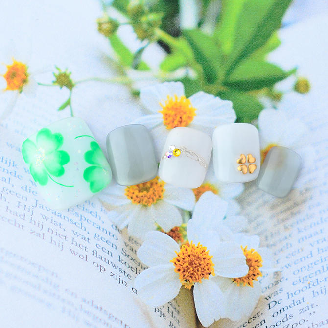 <center>【FOOT】<br>爽やかなクローバーアートで幸運をチャージして<br>(L02-CP1-P14)</center>