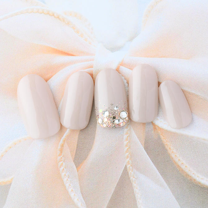 <center>大人上品なヌーディカラーにあふれるストーンの輝きを<br>(L02-CP1-L13)</center>