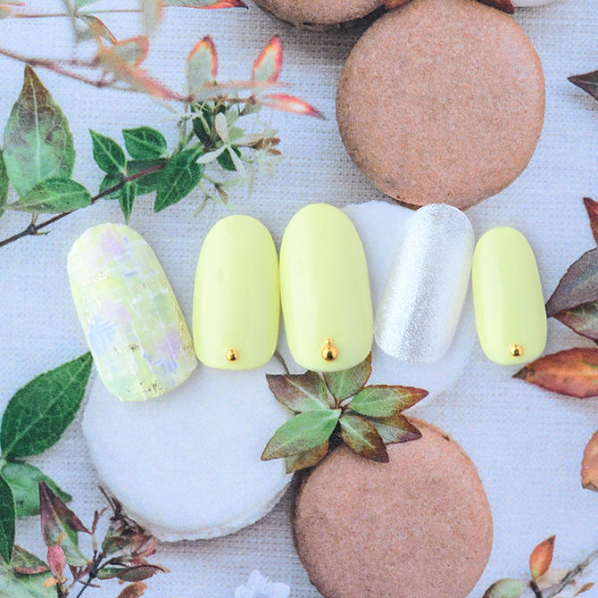 <center>春光を閉じ込めた、やさしく指先を照らすイエローツイード<br>(L02-CP1-S13)</center>