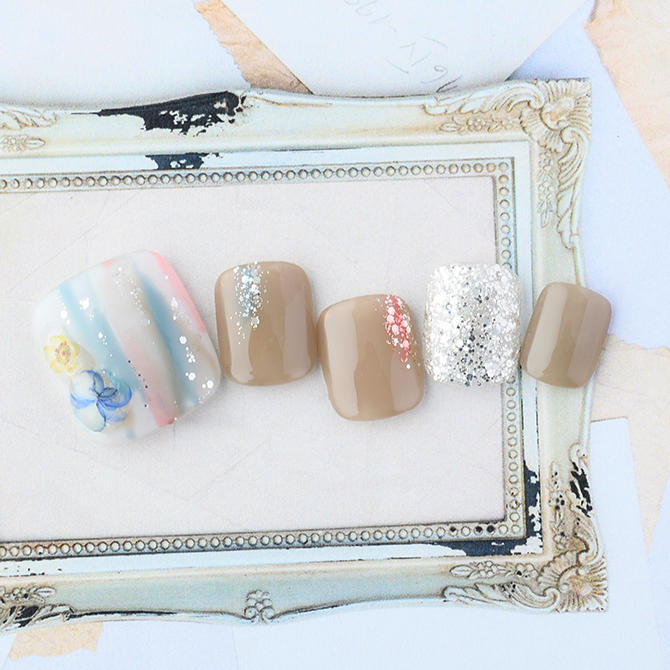 <center>【FOOT】<br>塗りかけアートで抜け感を。シルバーラメで爽やかに<br>(L02-CP1-S14)</center>