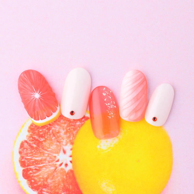 <center>ぷっくりフレッシュなピンクグレープフルーツネイル<br>(L06-ST12)</center>
