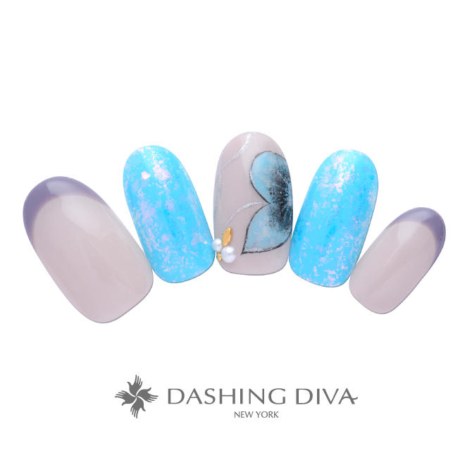 初夏の青空のように爽やかなスカイブルーにニュアンスフラワーを添えて G05 22 ネイルデザイン ネイルサロンのダッシングディバ Dashing Diva