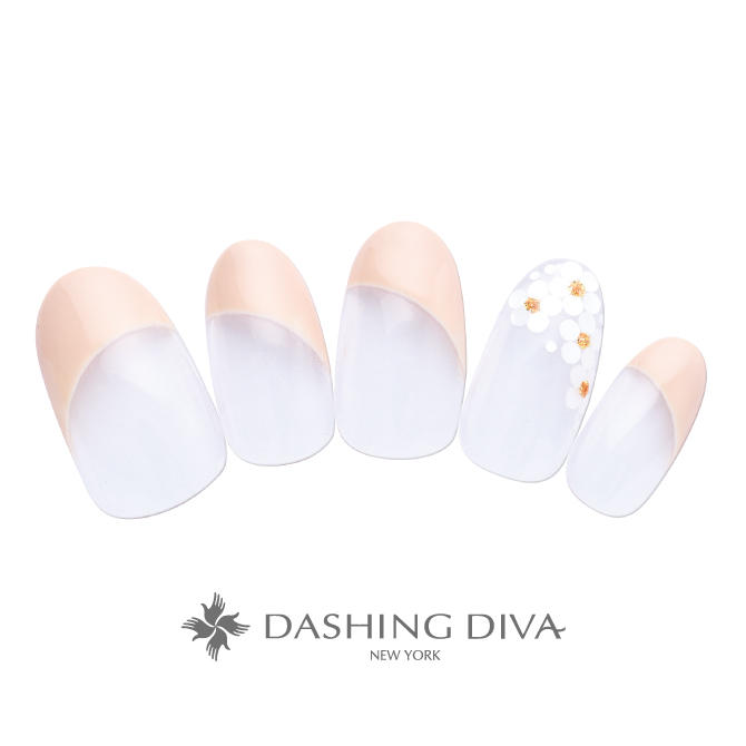 フラワーネイルとピンクベージュの斜めフレンチ ネイルデザイン ネイルサロンのダッシングディバ Dashing Diva