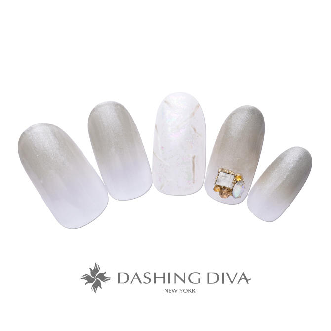 シンプルなカラーグラデーションに大理石アートとビジューのネイル ネイルデザイン ネイルサロンのダッシングディバ Dashing Diva