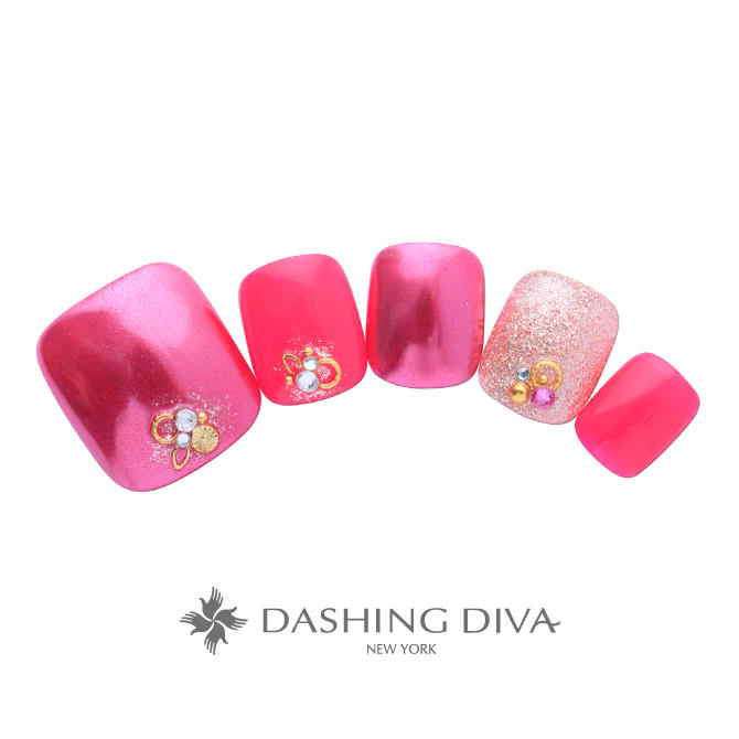 オシャレで存在感大 女性らしくカッコ可愛いピンクミラーのフットネイル ネイルデザイン ネイルサロンのダッシングディバ Dashing Diva