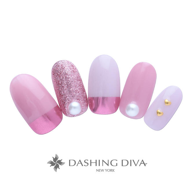 ピンクのミラーフレンチで手元を鮮やかに ぷっくりパールでキュートさをプラス G02 Cp1 12 ネイルデザイン ネイルサロンのダッシングディバ Dashing Diva