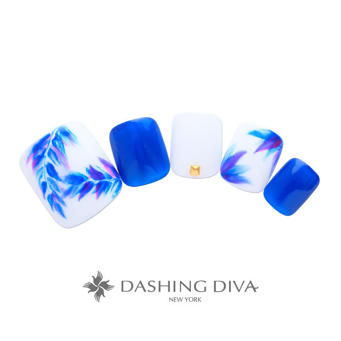 鮮やかなブルーを楽しむボタニカルデザインでフレッシュな足元に（G07-16）｜ネイルデザイン｜ネイルサロンのダッシングディバ DASHING DIVA