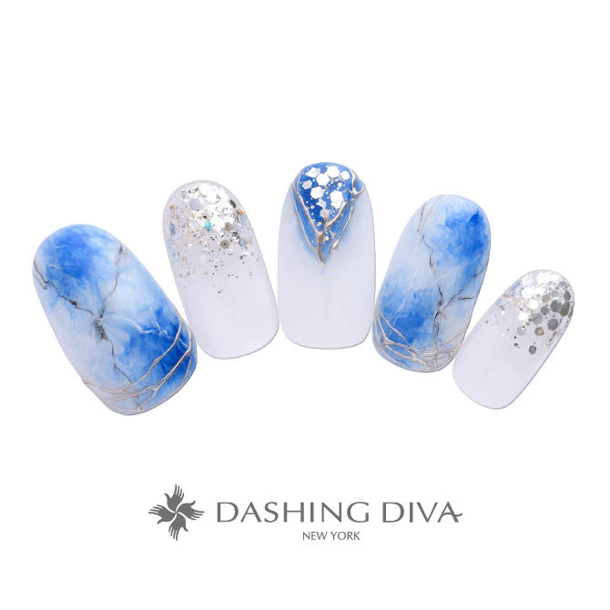 鮮やかブルーの天然石ネイルはラメカラーと合わせて爽やかに F04 21 ネイルデザイン ネイルサロンのダッシングディバ Dashing Diva