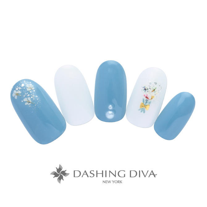 控え目な花束がさりげなくも華やかな指先に彩りを添えて(L03-S11)