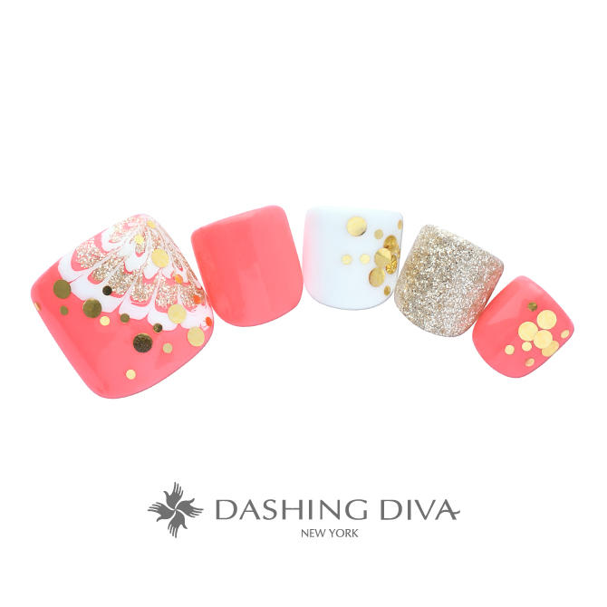 ピーコックにホロを散りばめたキュートピンクのフットネイル ネイルデザイン ネイルサロンのダッシングディバ Dashing Diva